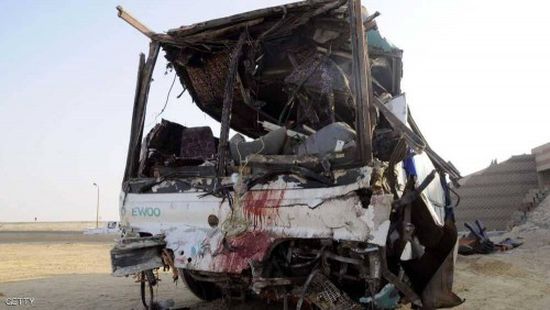 مقتل 10 أشخاص وإصابة 21 آخرين في حادث تصادم سيارتين بمصر