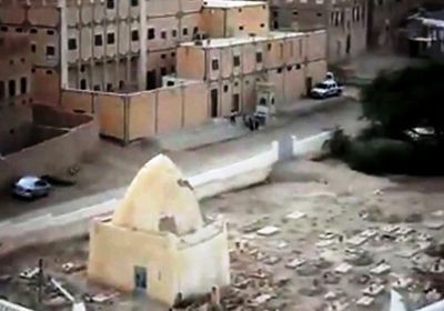 آثار تعذيب ولسان مقطوع.. العثور على جثة مجهولة بمنطقة تاربة شرق سيئون