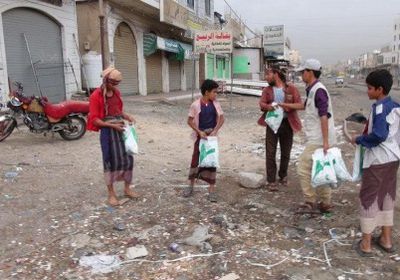 توزيع وجبات للصائمين من السعودية بالضالع وقعطبة 