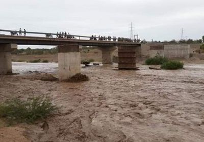 تدفق كبير للسيول في وادي تبن بلحج .. تفاصيل