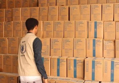 أمن الشحر يضبط مساعدات تابعة لمنظمة الغذاء العالمي خلال بيعها بالأسواق