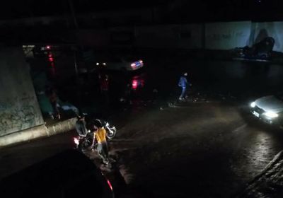 هطول أمطار غزيرة على مديريات العاصمة عدن