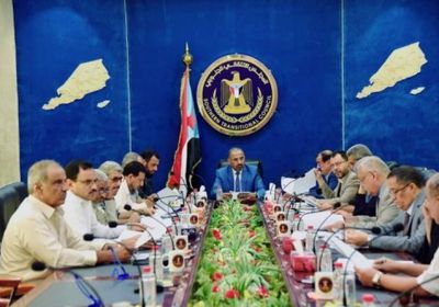 الانتقالي الجنوبي يعقد اجتماعه الدوري برئاسة "عيدروس" 