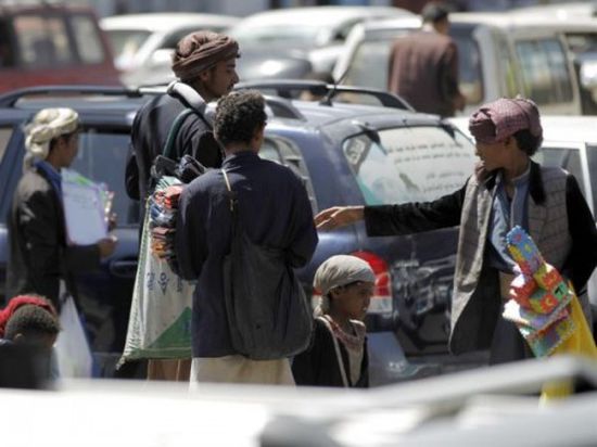 صحيفة دولية: لاينمو شيء في صنعاء إلا عدد المتسولين والمقابر