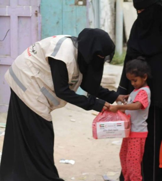 الهلال الإماراتي يواصل توزيع وجبات الإفطار في مستشفيات المكلا (صور)