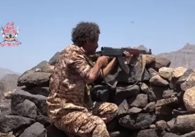 هجوم عنيف على المليشيات الحوثية في جبهة تورصة بالأزارق (فيديو)  &nbsp;