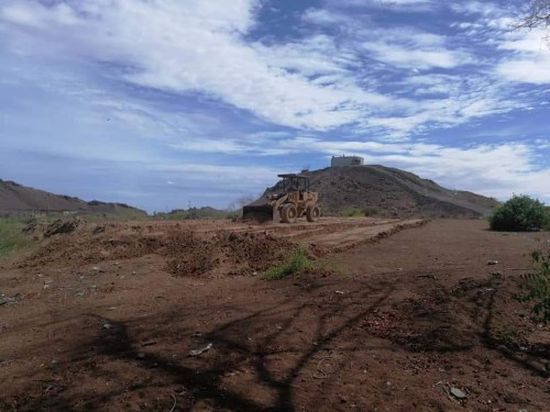 تجهيزات لإنشاء ميدان تدريب عسكري  وملاعب رياضية بمعسكر الحزام الأمني في أبين (صور)