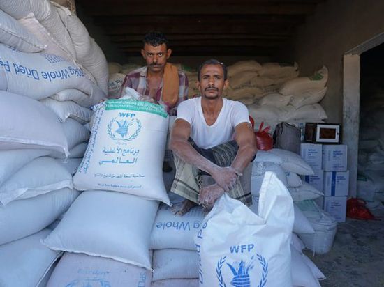 برنامج الأغذية العالمي يعرب عن أمله في تجنب تعليق مساعداته في اليمن 