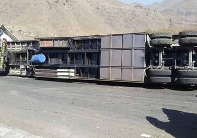 انقلاب شاحنة تقل أدوية على الطريق الدولي "مودية-عدن"