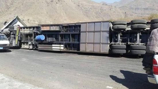 انقلاب شاحنة تقل أدوية على الطريق الدولي "مودية-عدن"
