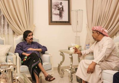 تفاصيل زيارة نجل قائد معركة تحرير عدن للرئيس البيض (صور)