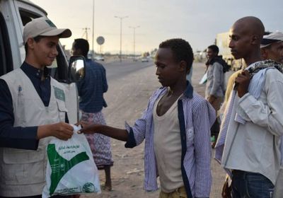 سلمان للإغاثة يواصل توزيع وجبات إفطار الصائم بلحج (صور)