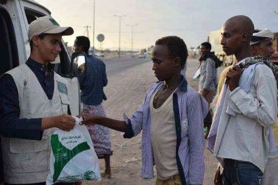 سلمان للإغاثة يواصل توزيع وجبات إفطار الصائم بلحج (صور)