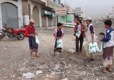 توزيع وجبات غذائية على الصائمين بقعطبة