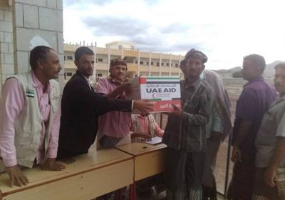 بدعم إماراتي..توزيع ملابس العيد على أهالي الشهداء بردفان