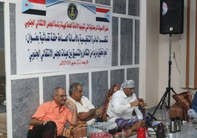 خلال حلقة نقاشية.. "الزبيدي" يشيد بالتزام هيئات المجلس الانتقالي باللوائح التنظيمية