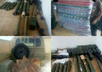 الحزام الأمني يضبط أسلحة وذخائر مهربة في المدخل الغربي لعدن (صور)