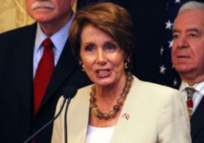 رئيسة مجلس النواب الأمريكي تواصل هجومها على ترامب: يعرقل العدالة 