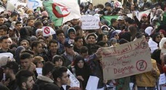 قوات الأمن الجزائرية تعتقل عددا من المحتجين
