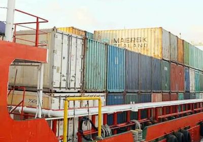 ميناء سقطرى يستقبل سفينة إماراتية تحمل مواد أساسية دعماً لأهالي الأرخبيل