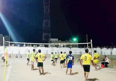 بطولتا كرة القدم والطائرة بسقطرى تصلان لمرحلة نصف النهائي