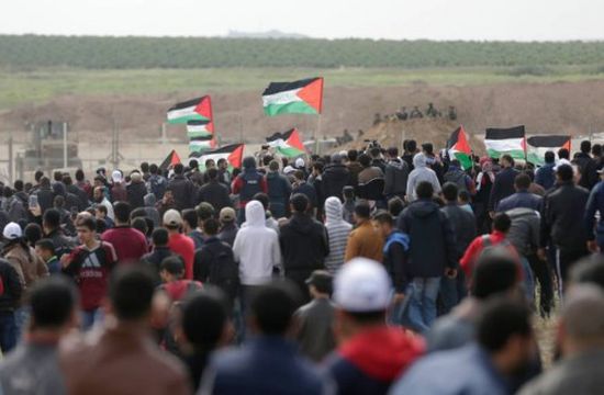 إصابة 16 فلسطينيًا بمسيرات العودة في غزة