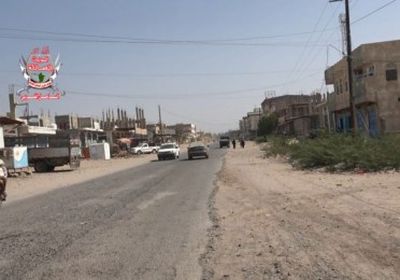 بالمدفعية الثقيلة..مليشيات الحوثي تقصف مواقع العمالقة في حيس بالحديدة