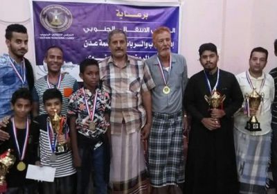 برعاية الانتقالي.. اختتام مسابقة الشطرنج بمديرية التواهي