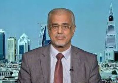 لقور يتسائل: هل يتم نزع الصلاحيات الرئاسية من هادي؟