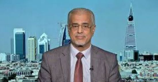 لقور يتسائل: هل يتم نزع الصلاحيات الرئاسية من هادي؟