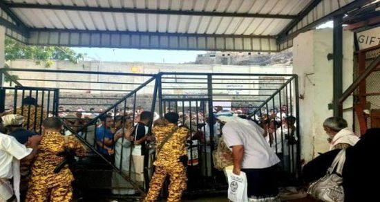 مصادر: نفاذ جوازات السفر من مكاتب الهجرة بعدن 