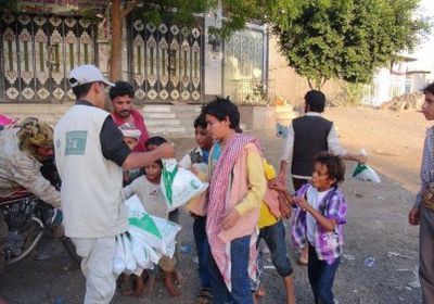 سلمان للإغاثة يوزع 1,326 وجبة إفطار على نازحي صنعاء وأرحب و مخيم الميل
