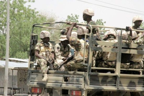 مقتل 25 جنديًا ومدنيًا في هجوم لمتشددين بنيجيريا 