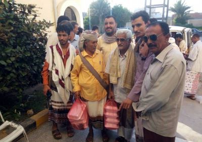 بتوجيهات من الزُبيدي..انتقالي أبين يوزع وجبات إفطار بمستشفى الرازي بخنفر