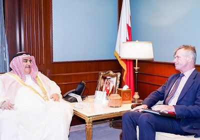 وزير الخارجية البحريني يستقبل الرئيس التنفيذي للمعهد الدولي للدراسات الاستراتيجية