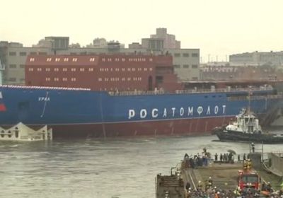 روسيا تطلق كاسحة جليد تعمل بالطاقة النووية