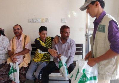 بدعم سعودي.. توزيع وجبات إفطار جاهزة في الضالع وأبين