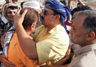 بمشاركة الانتقالي.. استقبال شعبي للأسير المرقشي والمفرج عنهم لدى وصولهم يافع