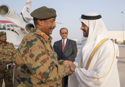 ولي عهد أبو ظبي يعلن دعم الإمارات للسودان (صورة)