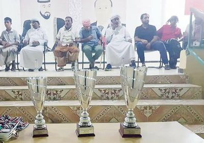 الوحدة والجزيرة يتوجان ببطولتي كرة القدم والطائرة بسقطرى (صور)