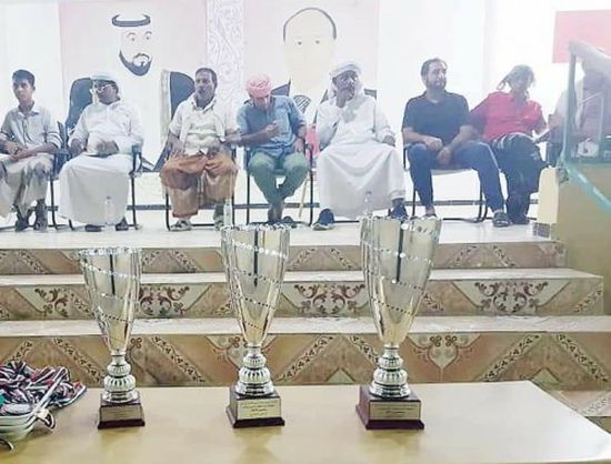 الوحدة والجزيرة يتوجان ببطولتي كرة القدم والطائرة بسقطرى (صور)
