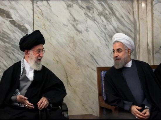 هل يطيح رجال المرشد الإيراني بروحاني؟