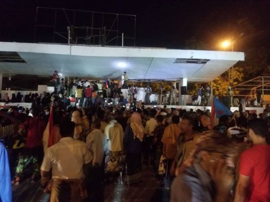 عاجل..المرقشي يصل إلى العاصمة عدن وسط استقبال شعبي كبير