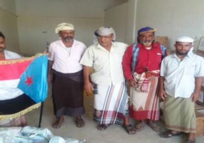 بدعم من المجلس الانتقالي..توزيع 110 سلة غذائية في أبين