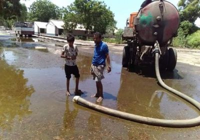 "انتقالي عدن" تنتهي من عملية شفط مياه الأمطار الراكدة بخورمكسر