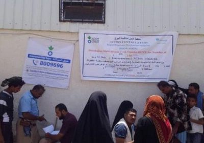 صرف الحوالات النقدية للنازحين في الضالع