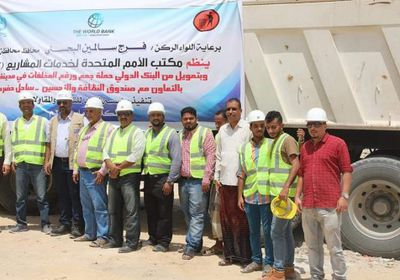 تدشين الحملة الشاملة لجمع ورفع المخلفات بمديرية المكلا (صور) 