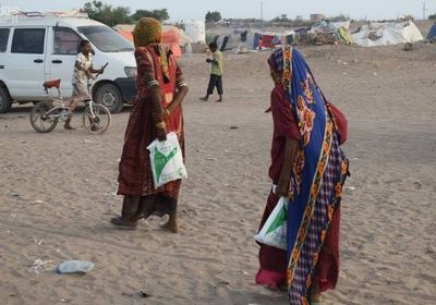 " سلمان للإغاثة " يواصل توزيع وجبات الإفطار في حضرموت الصحراء ولحج