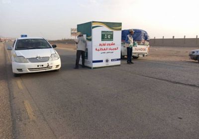 بدعم سعودي..توزيع 1224 وجبة إفطار جاهزة بأبين