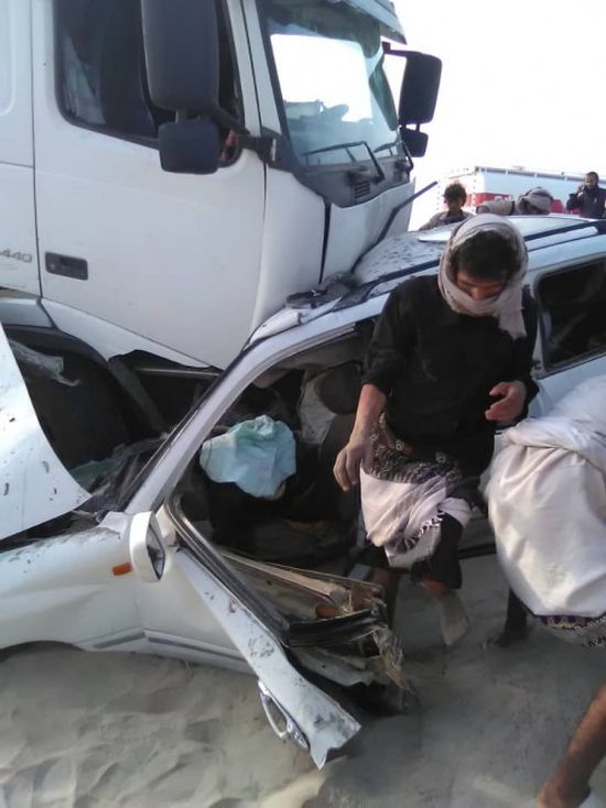 وفاة 4 أشخاص من عائلة واحدة إثر حادث مروع في شبوة (صور)  